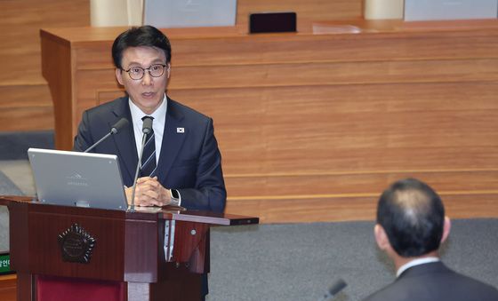 답변하는 김민석 총리