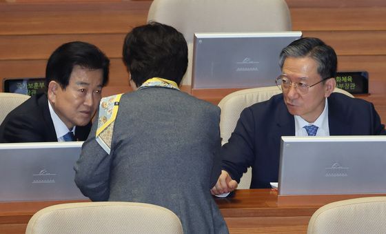 서영교 의원과 대화하는 정성호·정동영