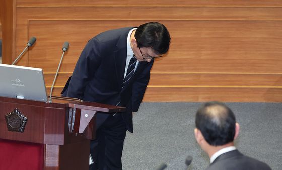 인사하는 김민석 총리