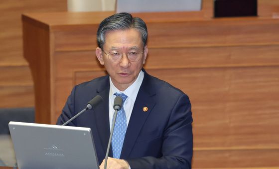 정성호 장관, 대정부질문 답변