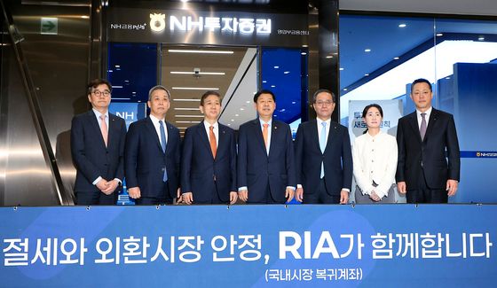 구윤철 부총리, 국내시장 복귀계좌(RIA) 출시 기념 현장 방문