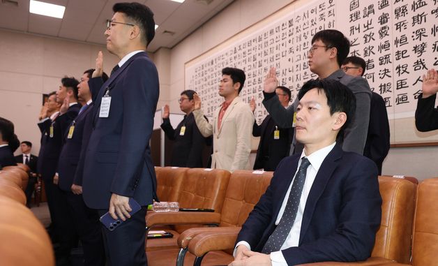 증인선서 거부하는 박상용 검사