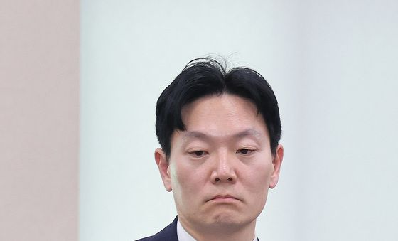 퇴장당하는 박상용