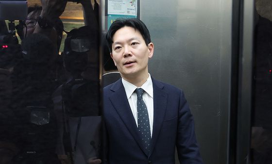 박상용 검사, 증인 선서 거부로 퇴장