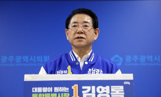 군 공항 이전부지 활용 계획 밝히는 김영록