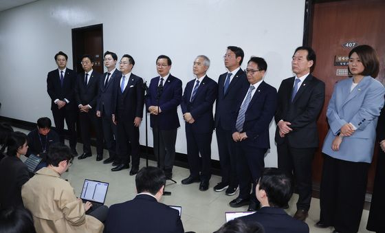 기자회견하는 범여권 국조특위 위원들