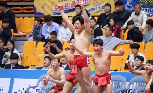 '제80회 전국씨름선수권대회', 우승 기뻐하는 농인중 선수들