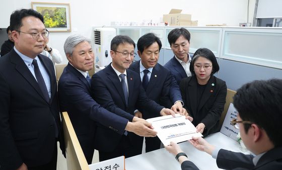 대한민국 헌법 개정안 제출