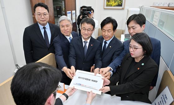 국힘 뺀 여야 6개당 헌법 개정안 공동 발의