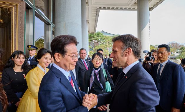 작별 인사하는 한·프랑스 정상