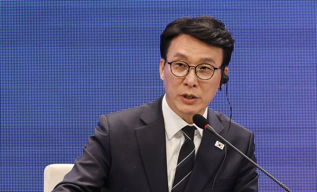 발언하는 김민석 총리