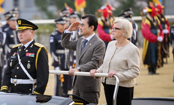 의장행사 참여하는 한-프랑스 국방부 장관