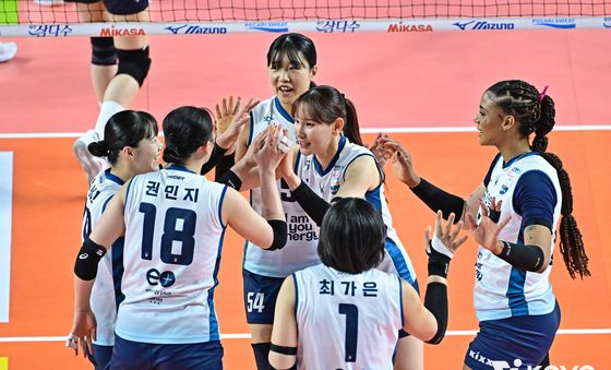 기뻐하는  GS칼텍스