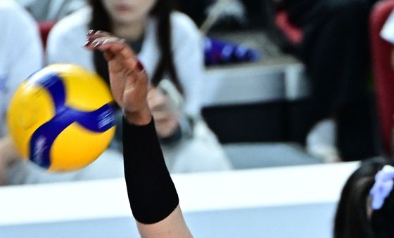 스파이크 날리는 GS칼텍스 실바