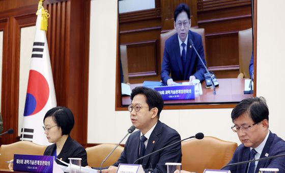 과학기술관계장관회의 발언하는 배경훈 부총리