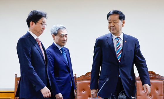 거시경제금융회의 입장하는 경제수장들