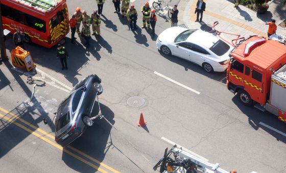 정부서울청사 인근 차량전복 사고