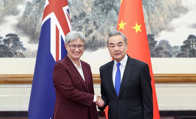 [포토] 악수하는 중-호주 외교장관