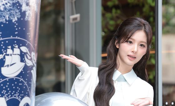 엔믹스 설윤, 인형이 따로없네