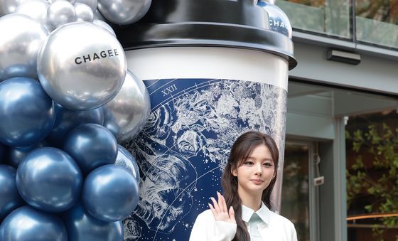 설윤, 바비인형 실사판