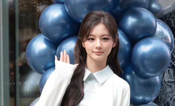 강남 포착된 설윤