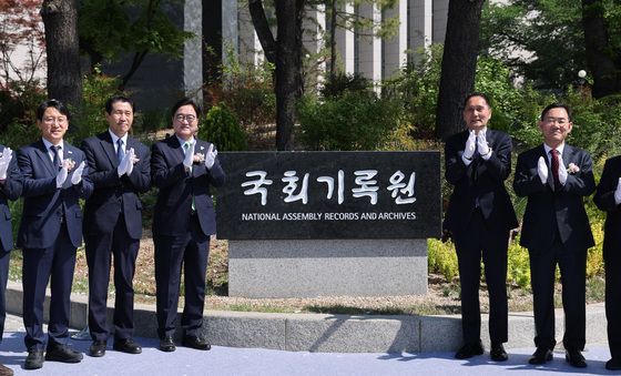 손뼉 치는 우원식 의장