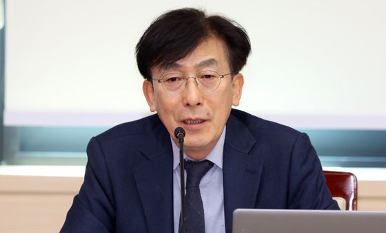 의료혁신위원회 모두 발언하는 정기현 위원장