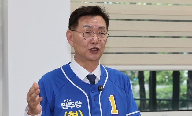 출마 기자회견하는 김제선 대전 중구청장