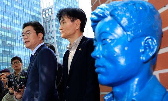 전태일기념관 앞에서 노동공약 발표하는 정원오 후보