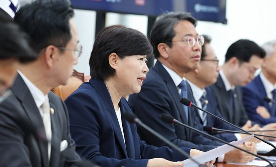 기자간담회하는 서영교 위원장