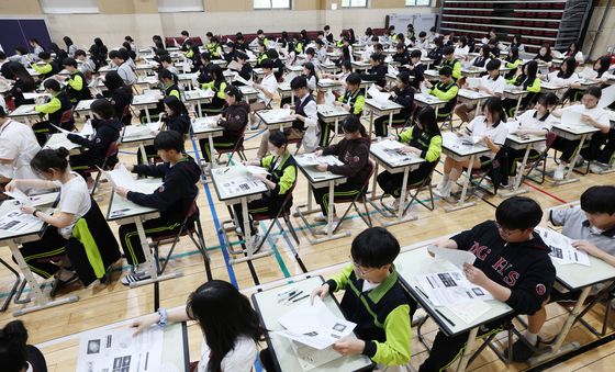 가슴에는 양심을 머리에는 지성을