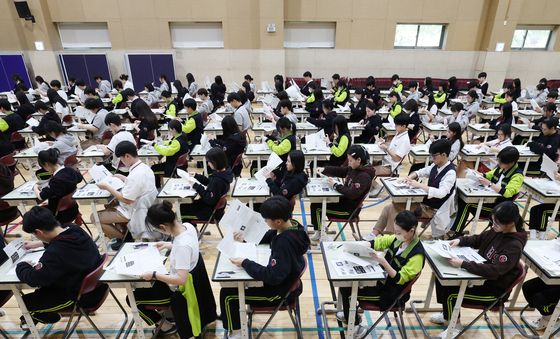가슴에는 양심을 머리에는 지성을
