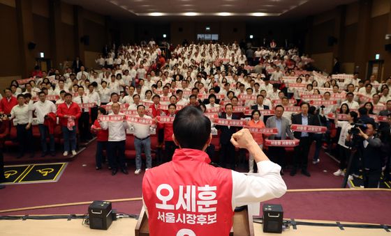 구호 선창하는 오세훈 서울시장 후보