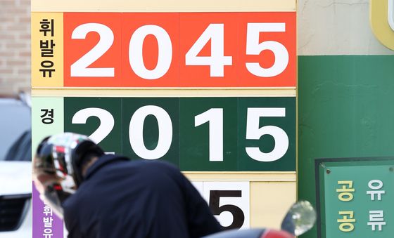 중동사태 3달째, '기름값 2000원대 굳히기'