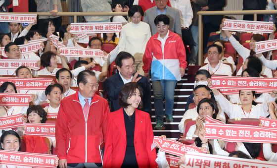 입장하는 권영세·나경원