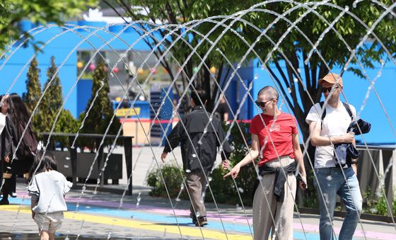 초여름 날씨 보인 서울...낮 최고 22도