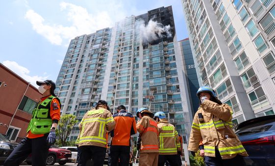 분주한 의왕 아파트 화재 현장