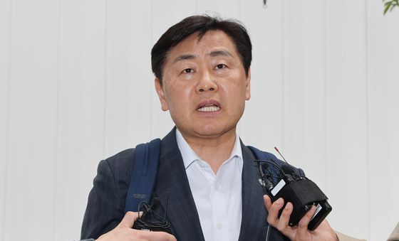 김관영 전북지사, 12·3 비상계엄 내란 동조 혐의 피의자 조사 출석