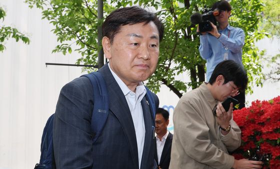 김관영 전북지사, 피의자 신분으로 2차 종합특검 출석