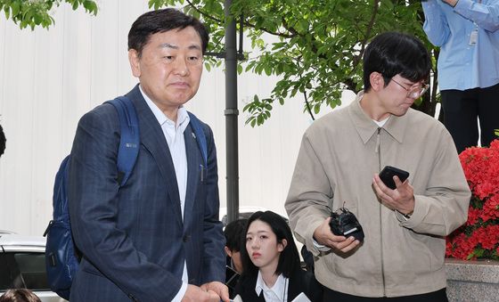 2차 종합특검 출석하는 김관영 전북지사