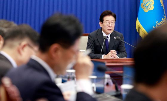 수석보좌관회의 발언하는 이재명 대통령