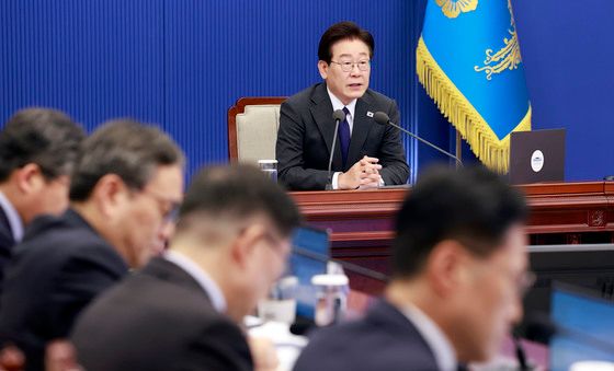 수석보좌관회의 발언하는 이재명 대통령