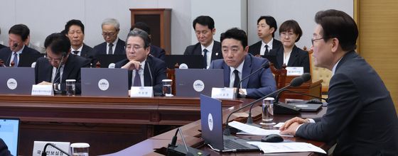 수석보좌관회의 주재하는 이재명 대통령