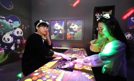 판다 하우스에서 신나는 음악