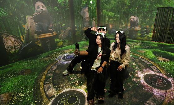 이월드 '글로우 사파리' 판다 포레스트