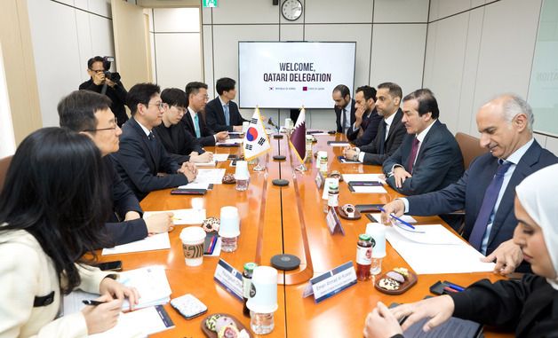 카타르 통상담당 국무장관과 면담하는 배경훈 부총리