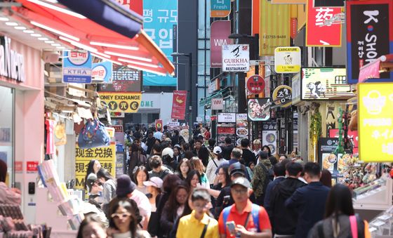 슈퍼 골든위크 시작…명동 인파 몰려