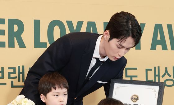 은우·정우와 함께 브랜드 대상 참석한 김준호