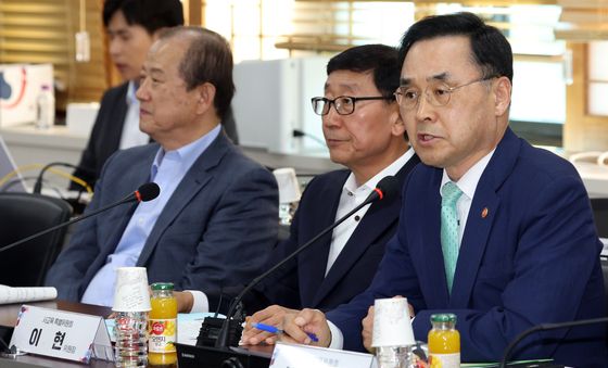 발언하는 차정인 국가교육위원장