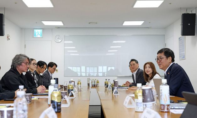 최휘영 장관, 문화예술정책자문위원회 기초예술분과 제2차 회의